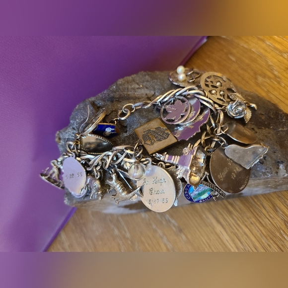 Vintage stunning heavy sterling silver charm bracelet loaded with charms-- - Picture 2 of 8